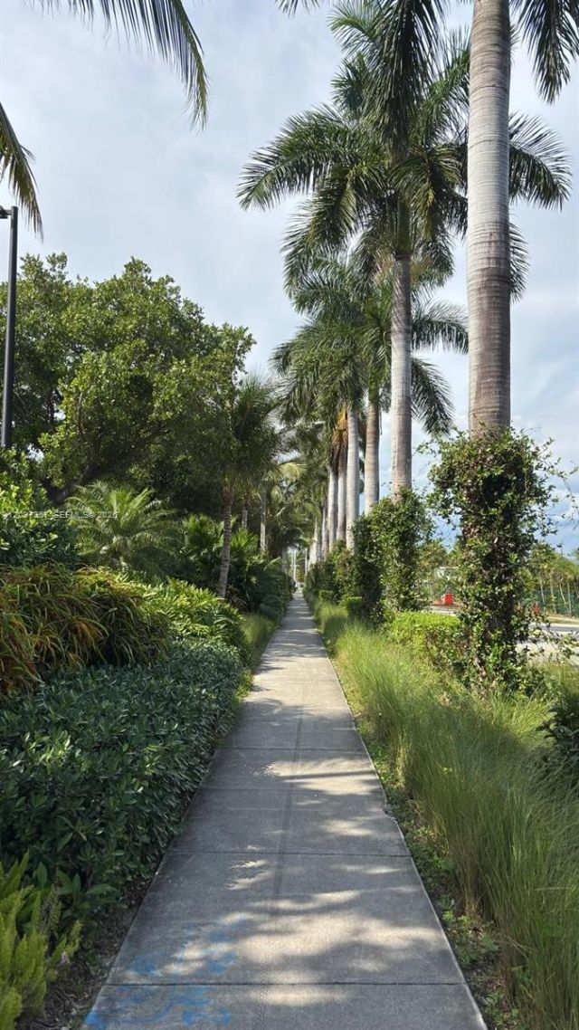400 Diplomat Pkwy , Unit 308, Hallandale Beach, FL 33009 Photo