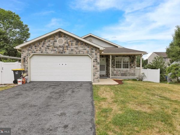 100 N ROBESON STREET , ROBESONIA, PA 19551
