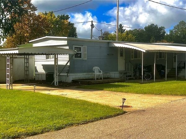 17 Ash Drive , Olmsted Twp, OH 44138
