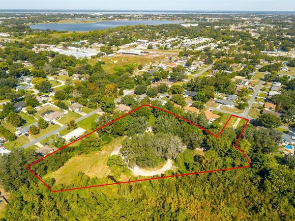 696 N SUNSET DRIVE , MOUNT DORA, FL 32757