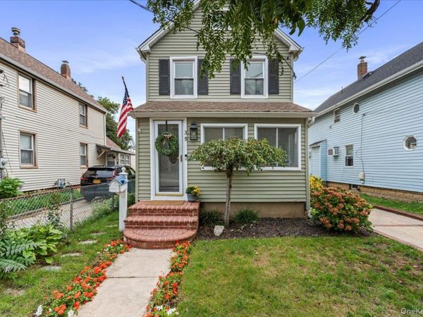 35 Saint Marks Avenue, Rockville Centre, NY 11570