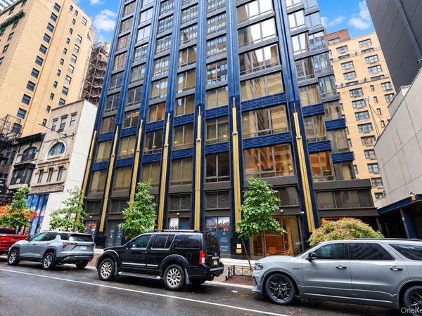 135 E 47th Street, Unit 22F, New York (Manhattan), NY 10017