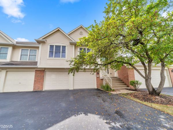 30W111 Fairfax Court , Unit 30w111, Warrenville, IL 60555