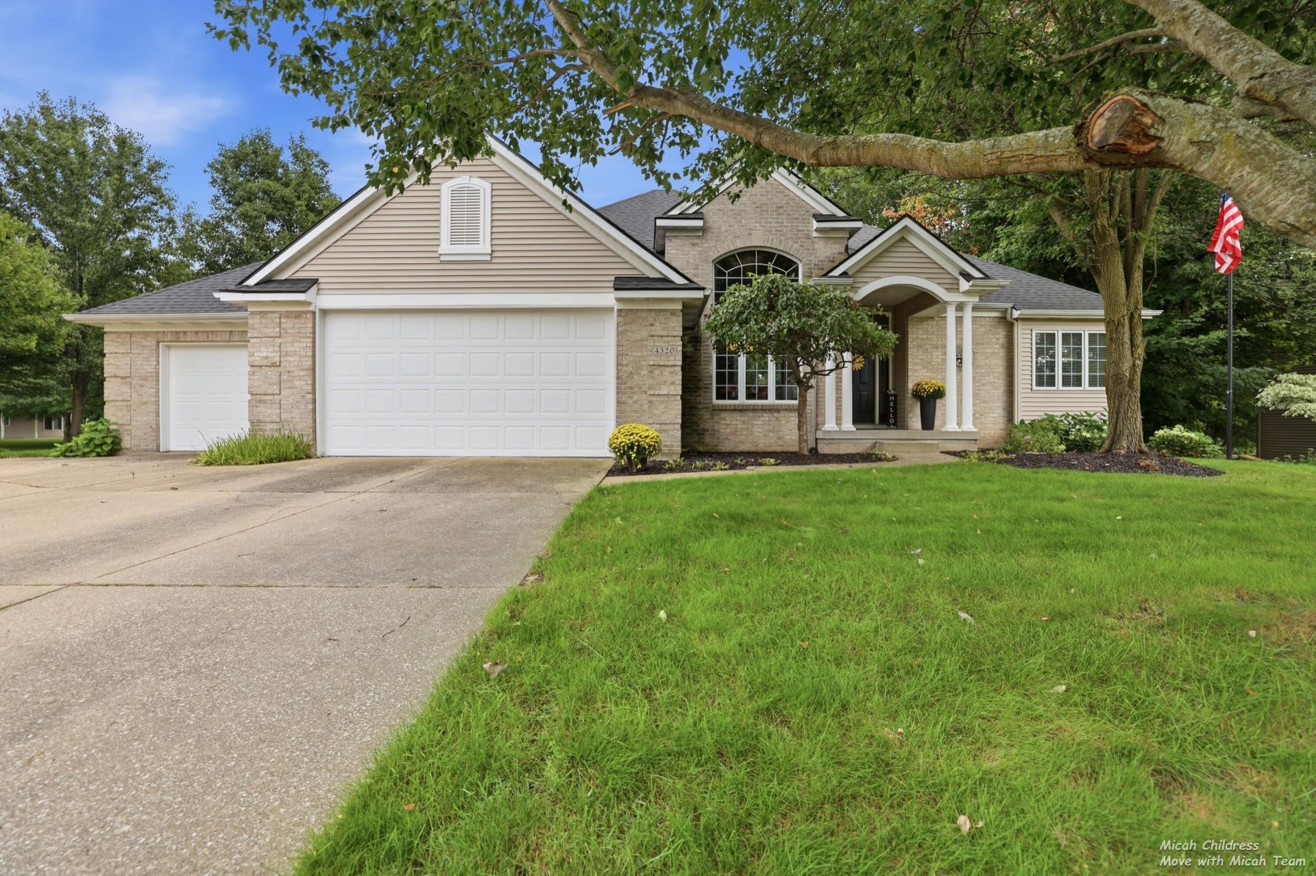 4320 Abby Lane Sw, Wyoming, MI 49418 Main Photo