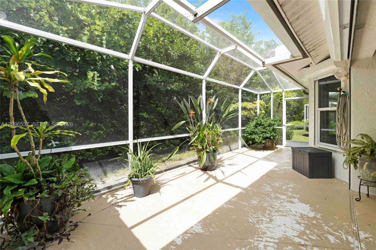 8033 San Vista Cir , Unit 12R, Naples, FL 34109 Photo