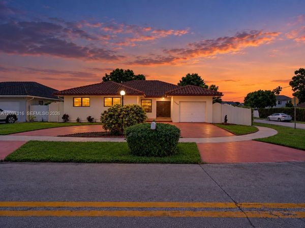 10980 SW 38th St , Miami, FL 33165