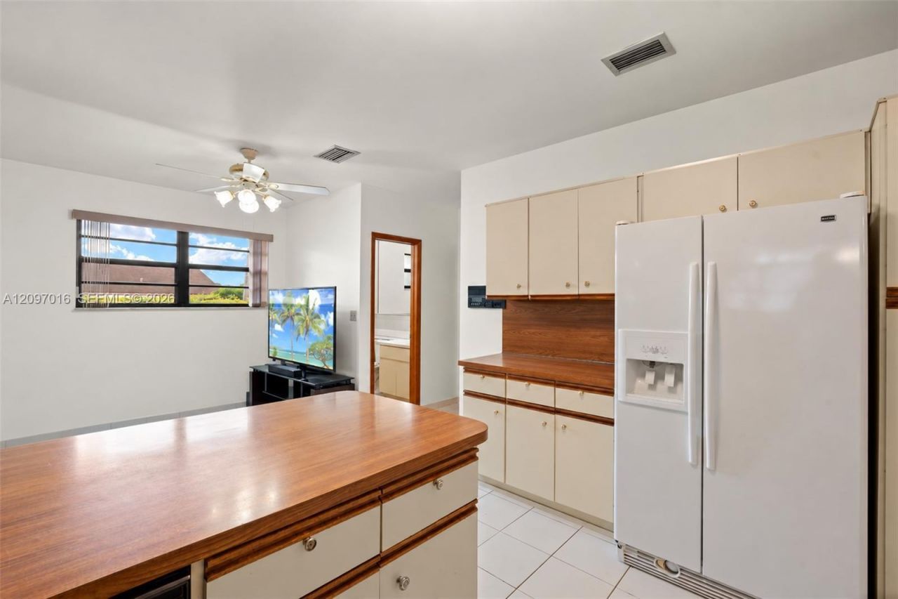 10980 SW 38th St , Miami, FL 33165 Photo
