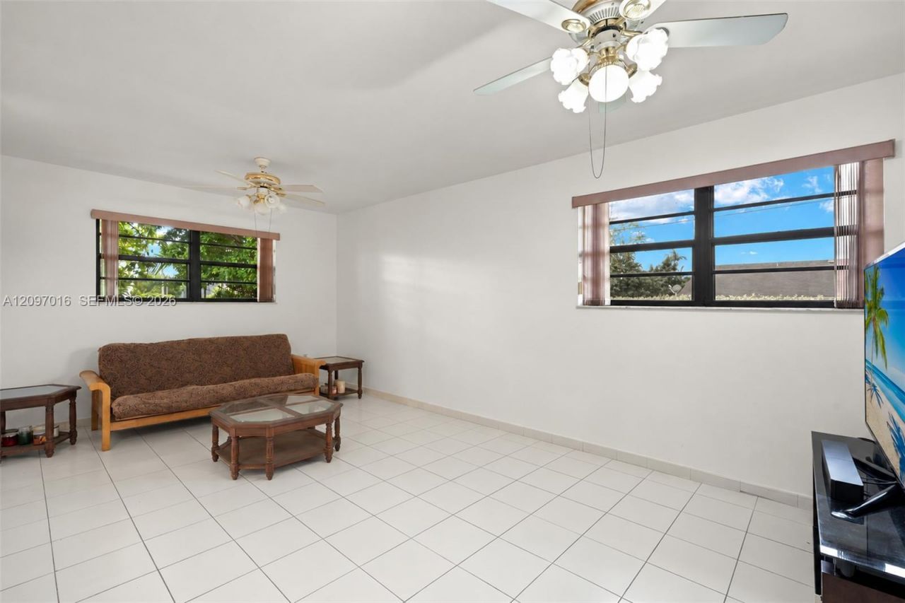 10980 SW 38th St , Miami, FL 33165 Photo