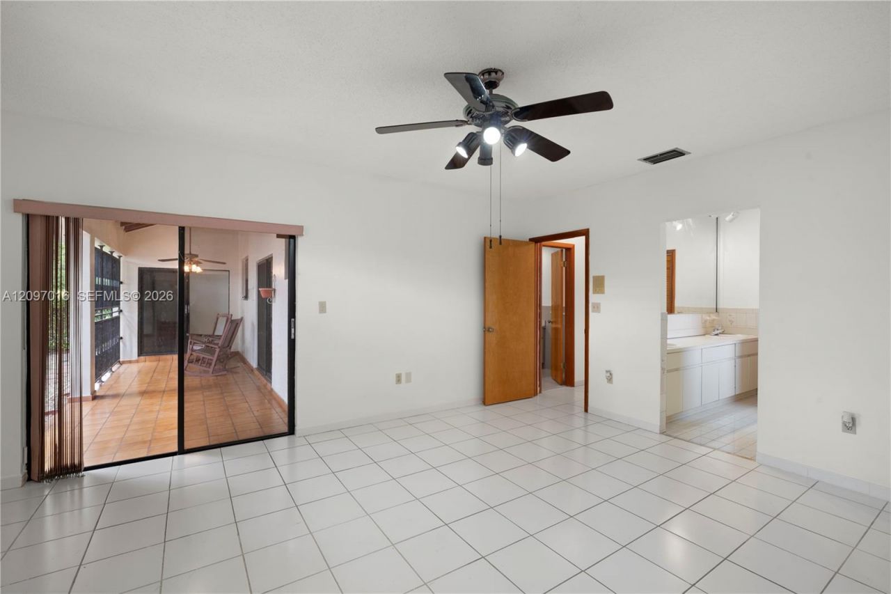 10980 SW 38th St , Miami, FL 33165 Photo