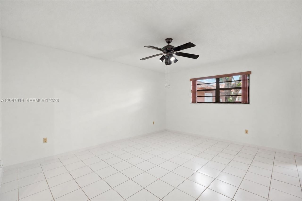 10980 SW 38th St , Miami, FL 33165 Photo