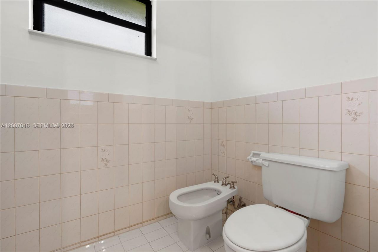 10980 SW 38th St , Miami, FL 33165 Photo