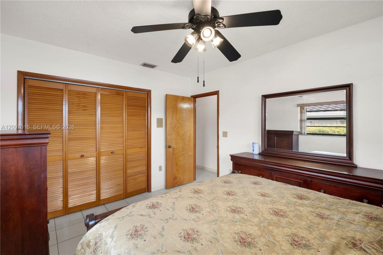 10980 SW 38th St , Miami, FL 33165 Photo
