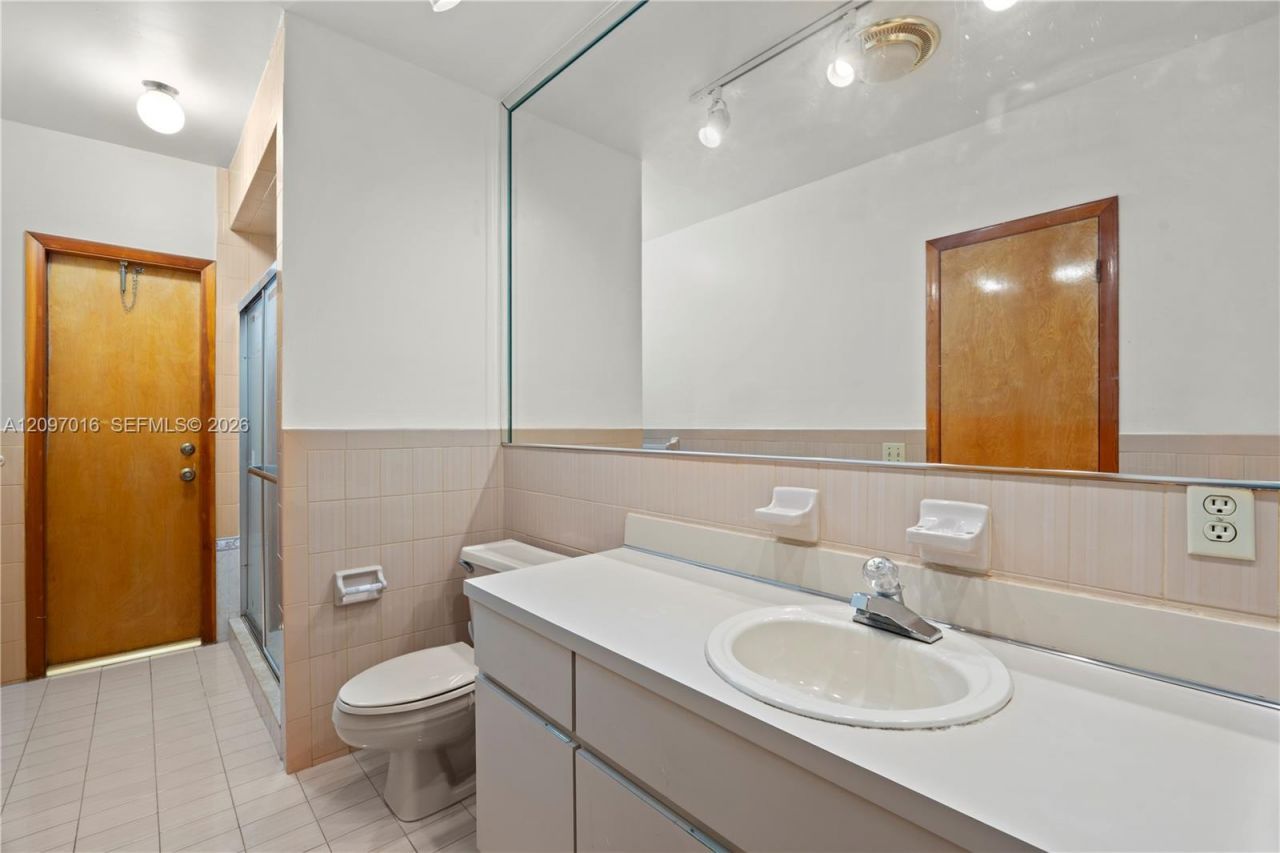 10980 SW 38th St , Miami, FL 33165 Photo