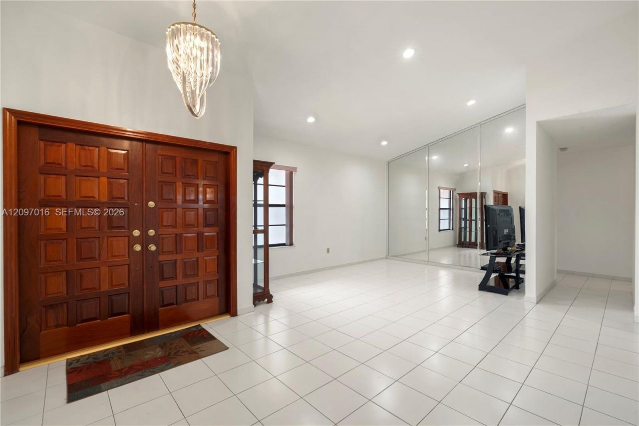 10980 SW 38th St , Miami, FL 33165 Photo