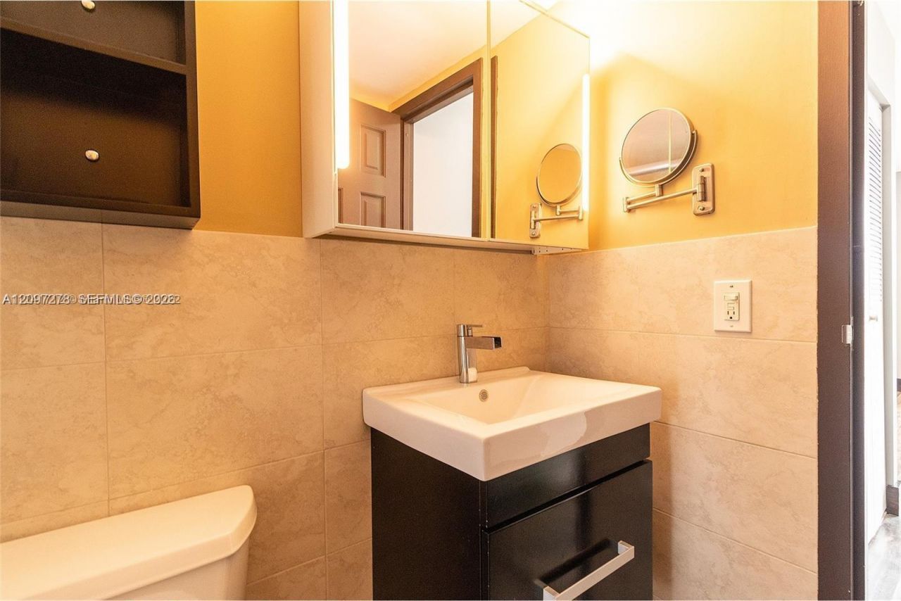 2500 NE 135th St, Unit A407, North Miami, FL 33181 Photo
