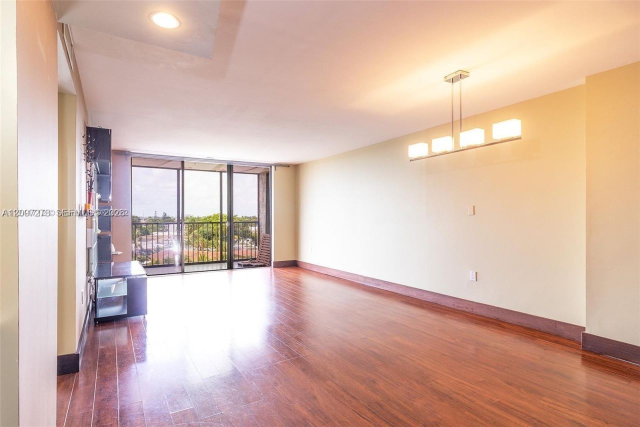 2500 NE 135th St, Unit A407, North Miami, FL 33181 Photo