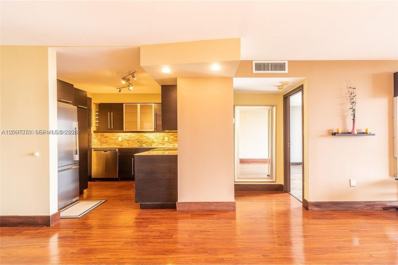 2500 NE 135th St, Unit A407, North Miami, FL 33181 Photo