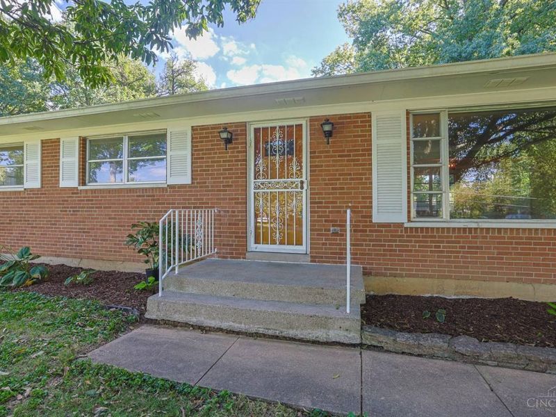543 Compton Road, Wyoming, OH 45231 Photo 3