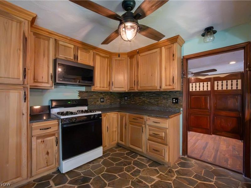 17 Parkview Drive, Conneaut, OH 44030 Photo 6