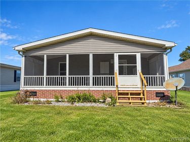 196 Golden Pond, Akron, NY 14001