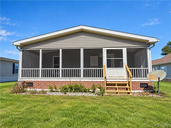 196 Golden Pond , Akron, NY 14001