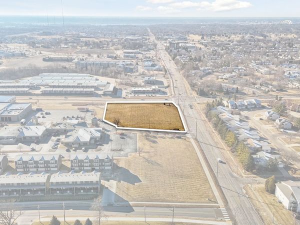 4017 Devils Glen Road , Bettendorf, IA 52722