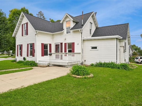 900 Central Avenue , Marion, IA 52302