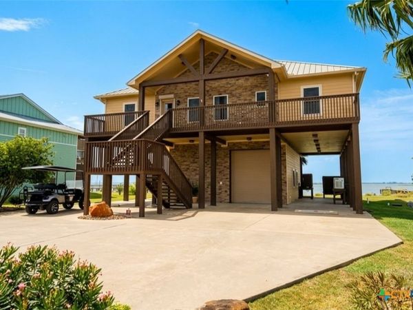553 Bayside Drive , Seadrift, TX 77983