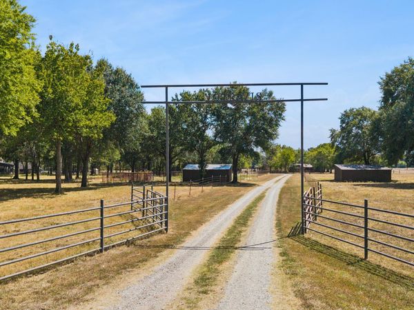 21540 E State Highway 31 , Quinton, OK 74561