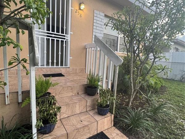258 E 46th St, Hialeah, FL 33013