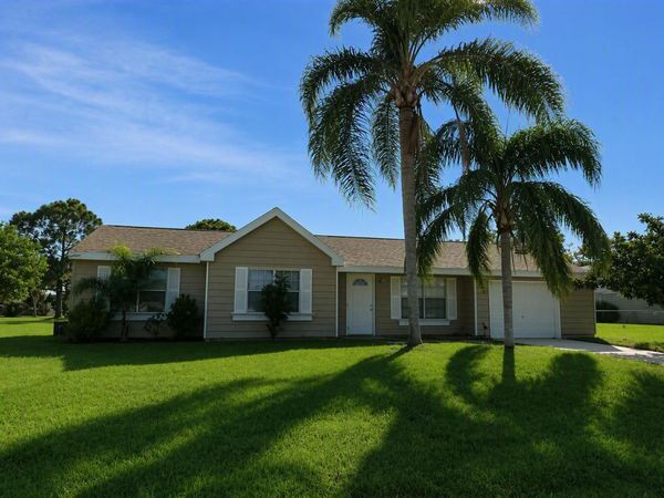374 SW Eastport Circle, Port St. Lucie, FL 34953