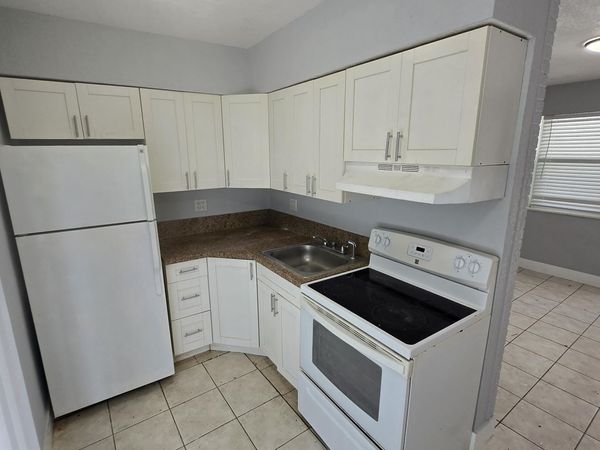 16951 NE 18TH Avenue, Unit 6, North Miami Beach, FL 33162