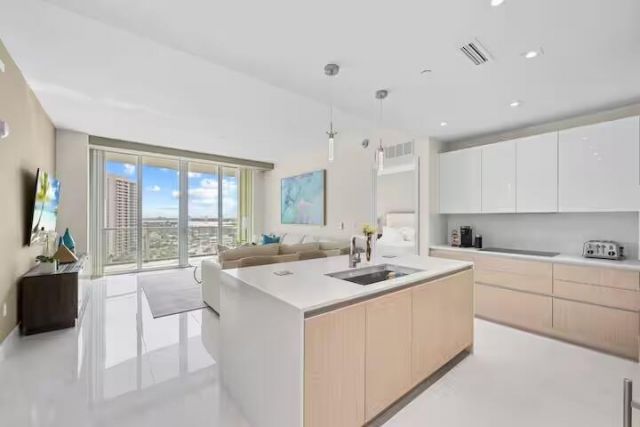 3100 N Ocean Drive, Unit H1707, Singer Island, FL 33404 Photo