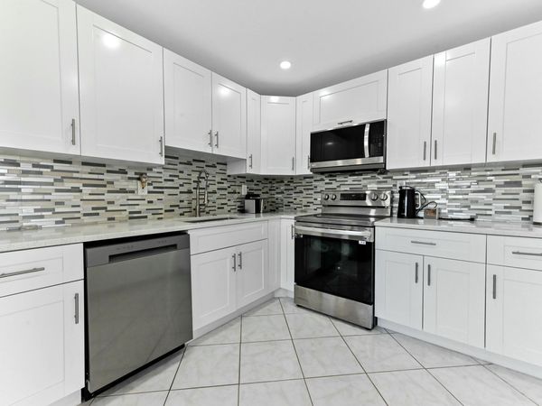 528 Burgundy K Avenue, Delray Beach, FL 33484
