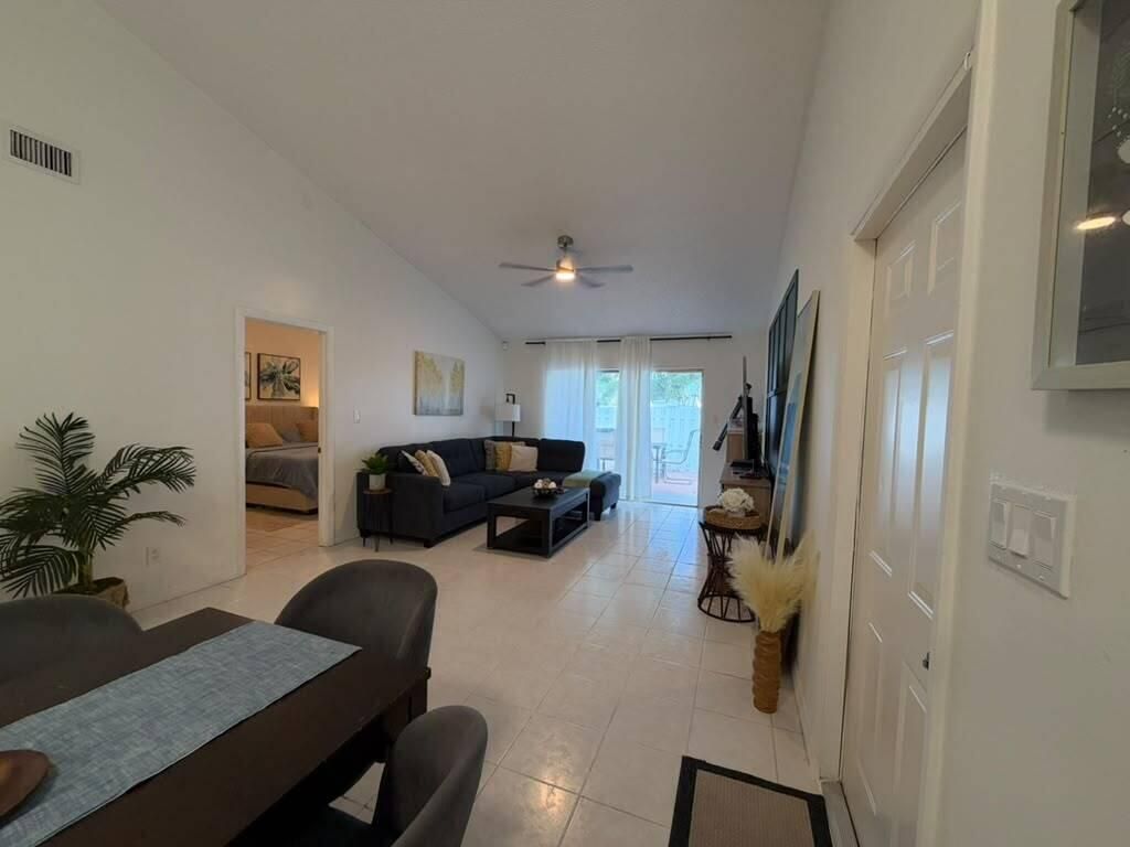 1437 Royal Forest Court, West Palm Beach, FL 33406 Photo