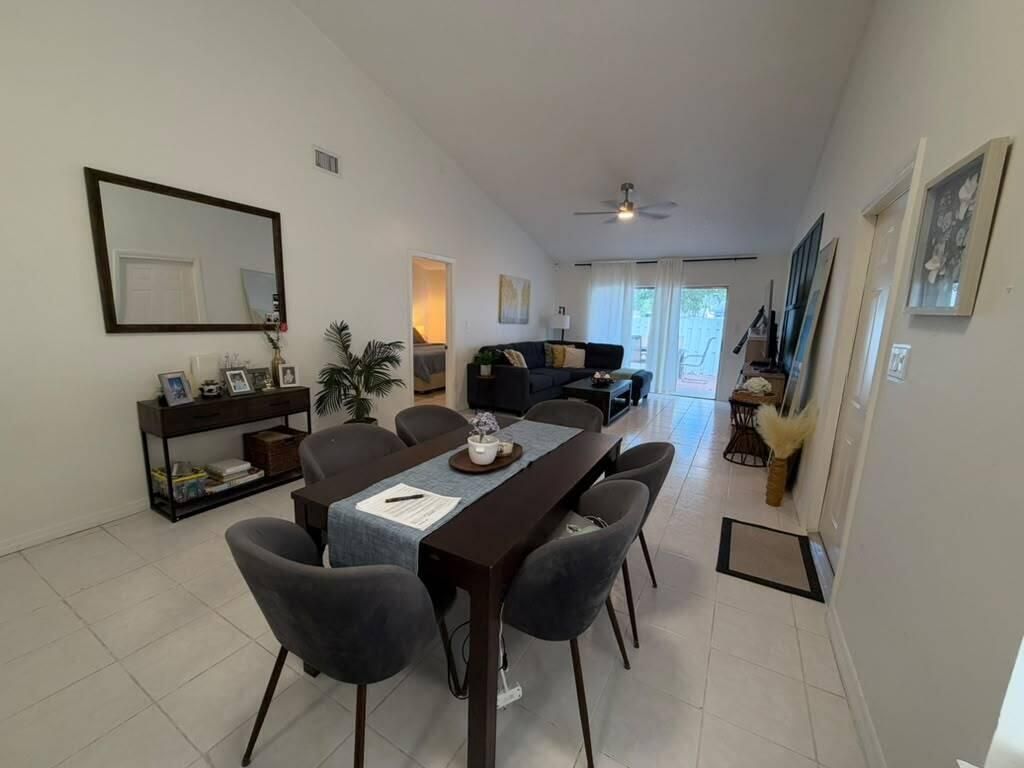 1437 Royal Forest Court, West Palm Beach, FL 33406 Photo