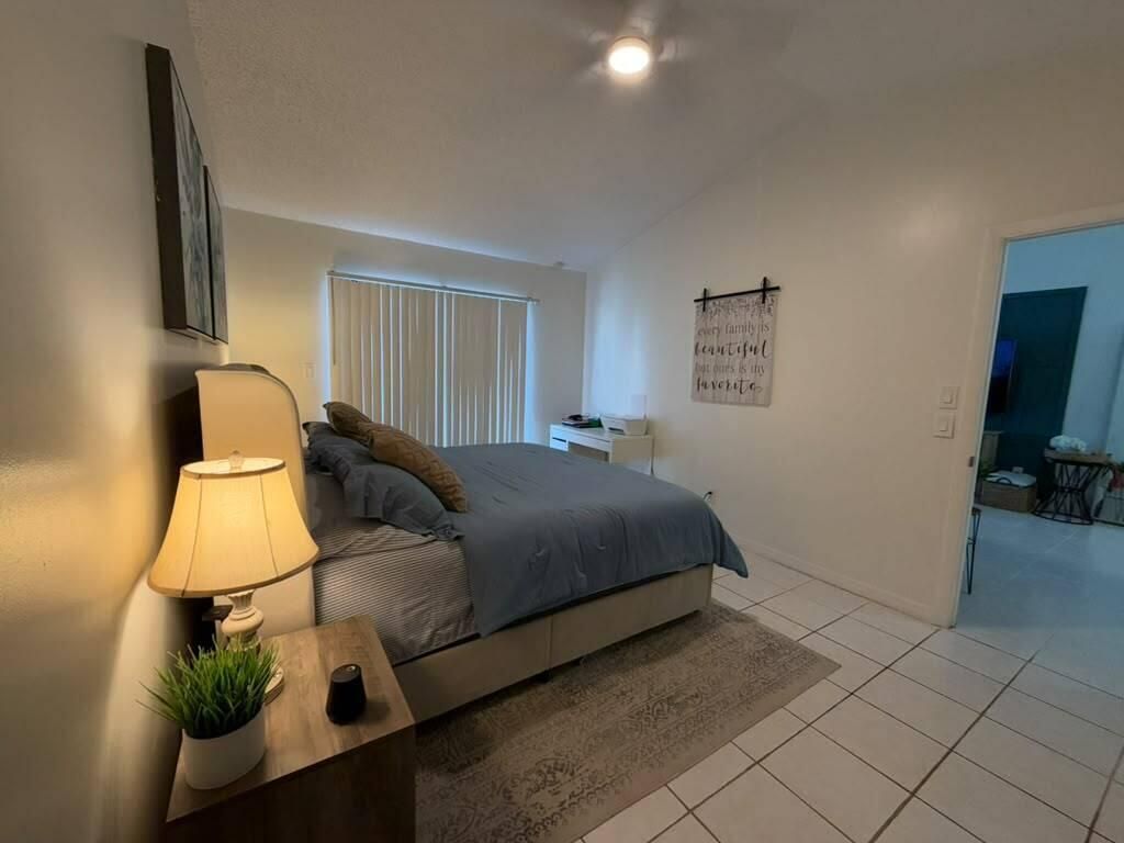 1437 Royal Forest Court, West Palm Beach, FL 33406 Photo
