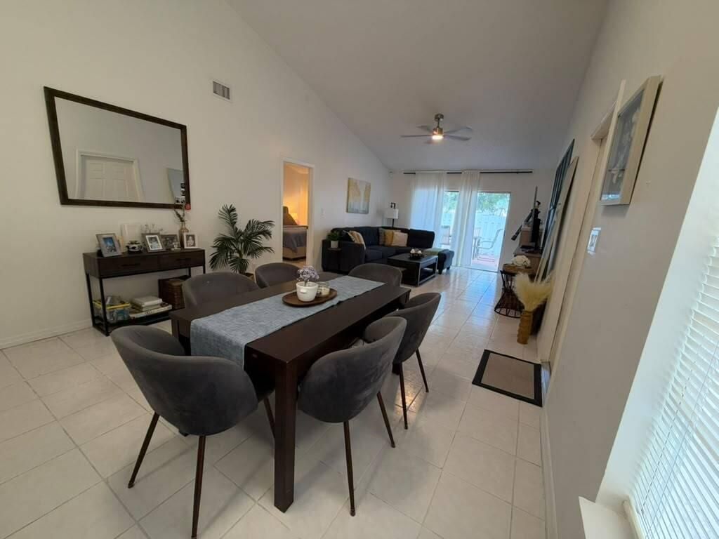 1437 Royal Forest Court, West Palm Beach, FL 33406 Photo