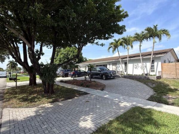 501 NW 98th Avenue, Pembroke Pines, FL 33024