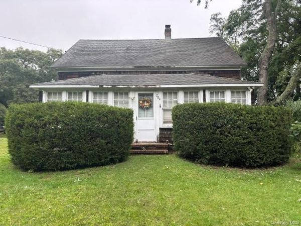 284 Church Lane , Riverhead, NY 11931