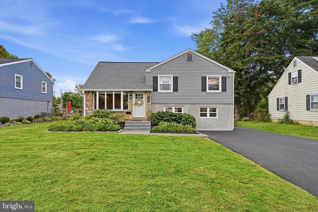 1312 BRADFORD ROAD, ORELAND, PA 19075