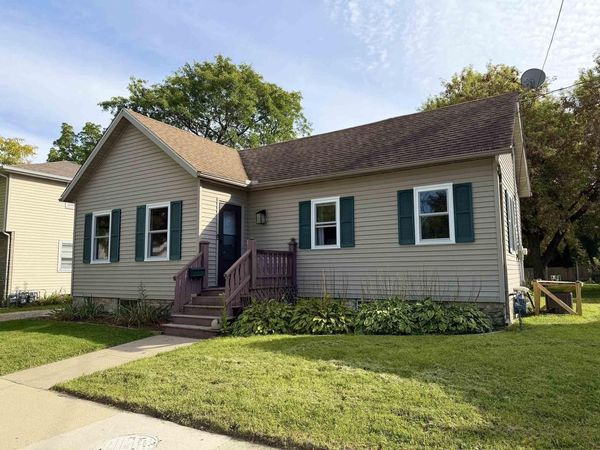 917 W FRANKLIN STREET, Appleton, WI 54914
