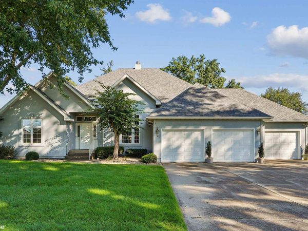 2 Old Colony Road, Burlington, IA 52601