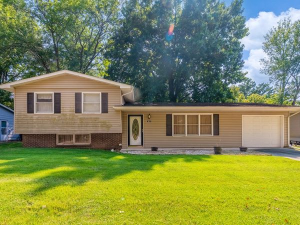1815 W Freeman Street , Carbondale, IL 62901