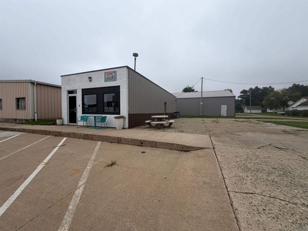 103 S 3rd Ave, Hospers, IA 51238
