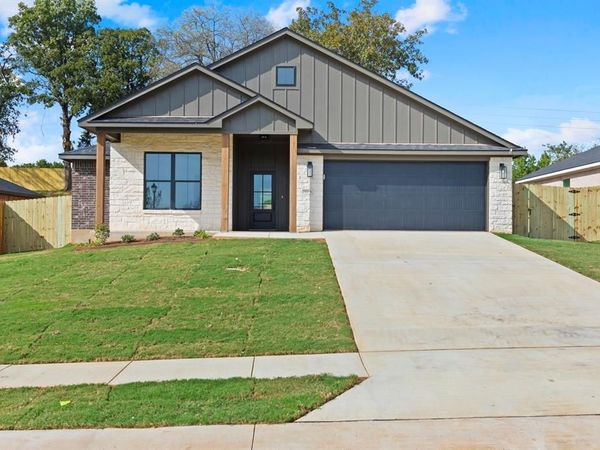 16514 Crossing Circle, Lindale, TX 75771