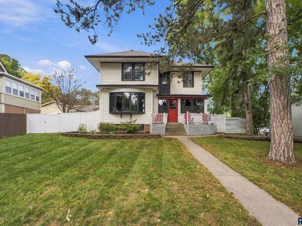 404 E 5th St, Dell Rapids, SD 57022