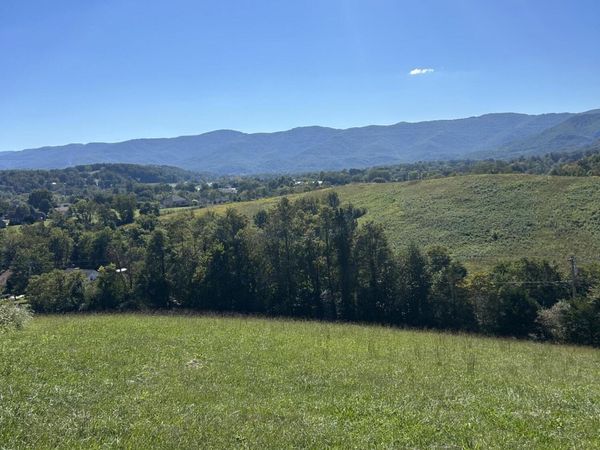 Mountain Perkins Lane, Jacksboro, TN 37757
