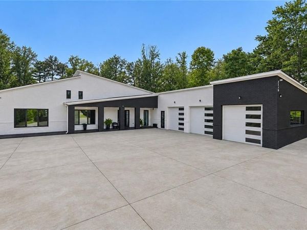 3240 Smithtown Rd , Suwanee, GA 30024