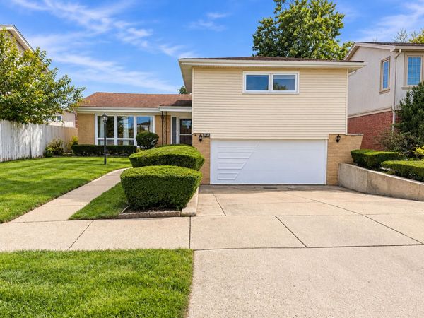 7847 Maple Street , Morton Grove, IL 60053